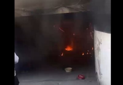 حريق هائل في الميناء....مواطنون عالقون والهلع يعمّ المنطقة!
