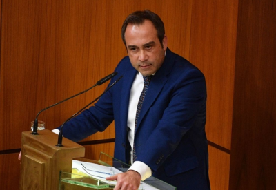 بدر لِنواف سلام: الأفضل أن تسرع باستقالتك!