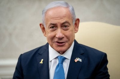 نتنياهو يُكلف الموساد بالبحث عن دول لاستقبال الفلسطينيين من غزة
