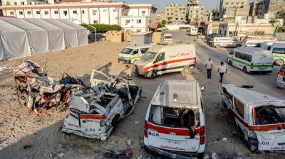 جثث مقيدة في حفرة عميقة... مجزرة بحق مسعفين في غزة!