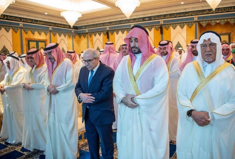 الأمير محمد يشدد عضد أخيه نواف سلام... الخبايا التي تتضمنها زيارة "آخر الليل"!
 الأمير محمد يشدد عضد أخيه نواف سلام... الخبايا التي تتضمنها زيارة "آخر الليل"!
