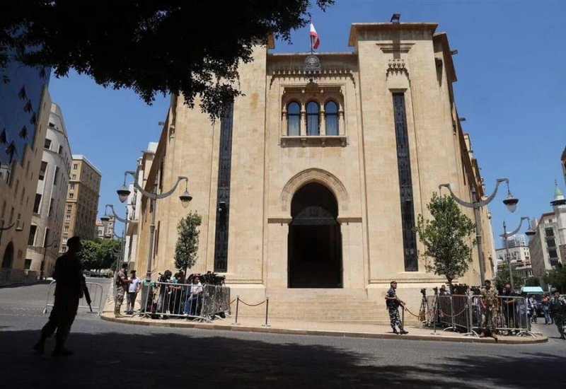 "إعطاء نصائح مشبوهة"... نائب يرد على أورتاغوس!