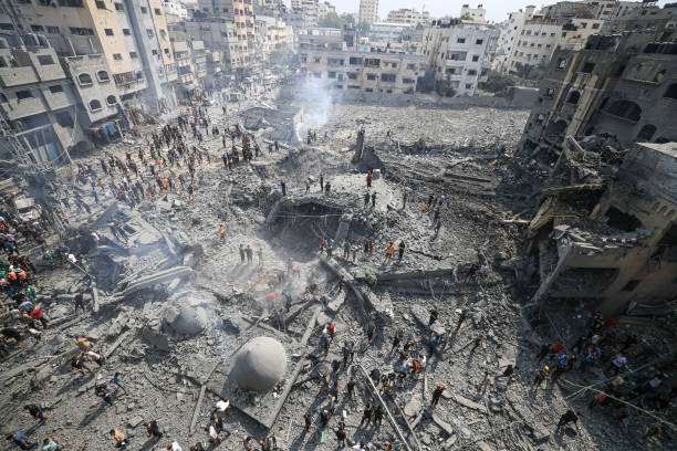 العثور على جثث 15 عامل إغاثة في غزة... واسرائيل تُعلق!