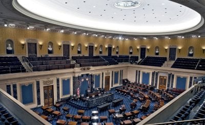 في مجلس الشيوخ الأميركي: 13 ساعة من الخطاب الهجومي ضد ترامب!