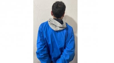 مطلوب بـ8 مذكرات قضائية بقبضة 