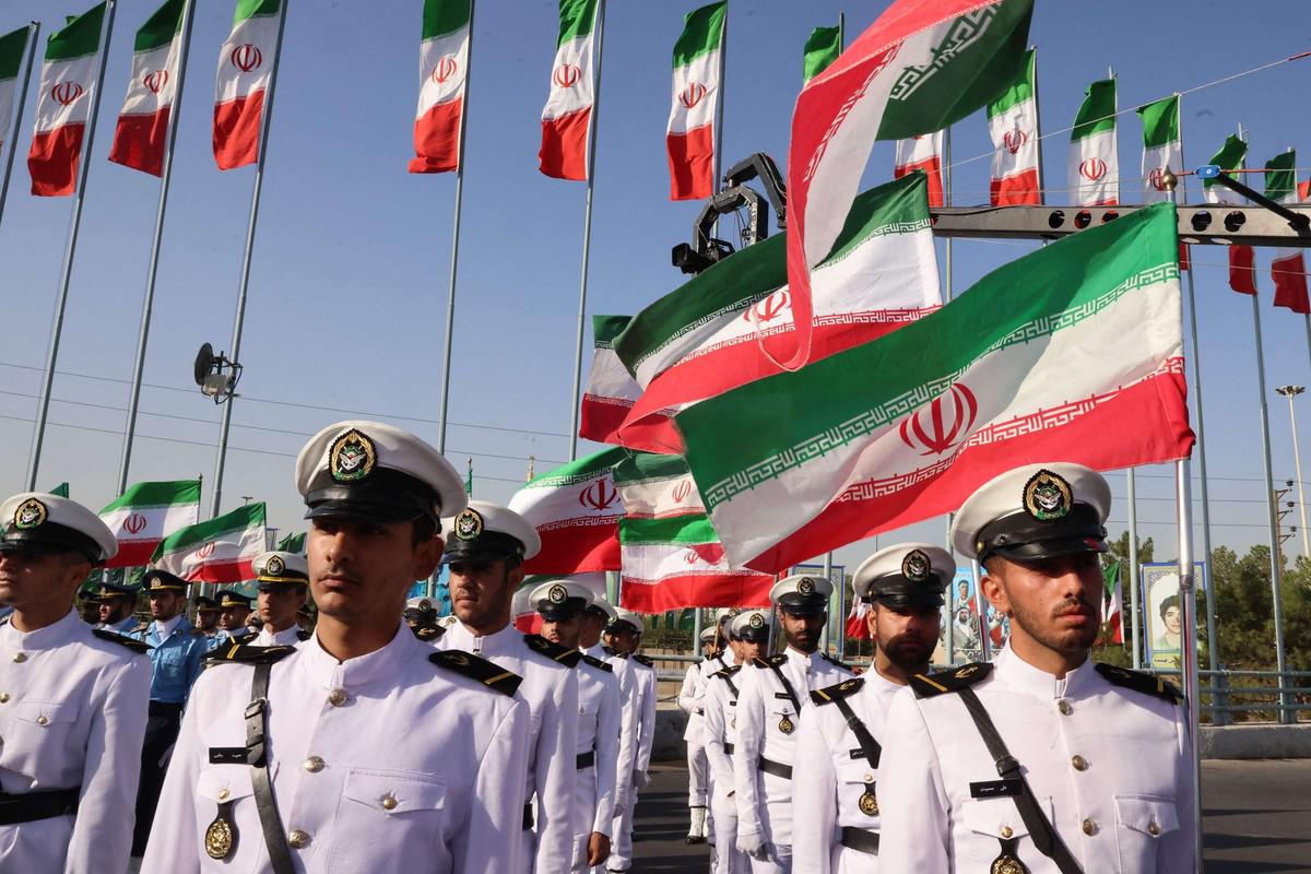 صراع ثقة في الكواليس... طهران تختار مسقط بدلًا من أبو ظبي!