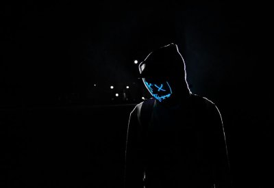 لبناني يقتحم شركة عالمية ضخمة ويكشف 