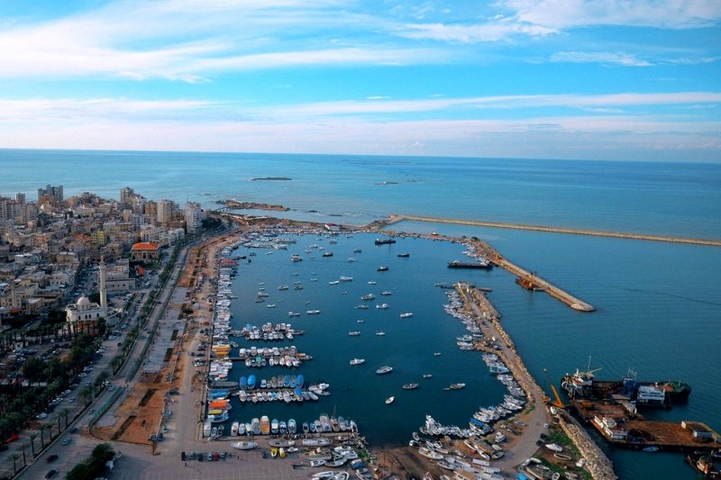 حادثة مأساوية تهزّ الميناء... مسن يلقى حتفه بعد سقوطه من مبنى! (صور)
