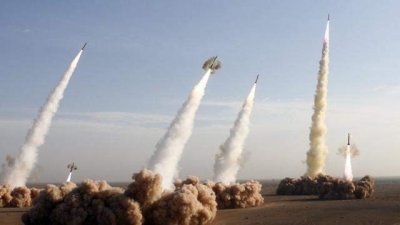 إيران تتباهى بتطور قدراتها الصاروخية