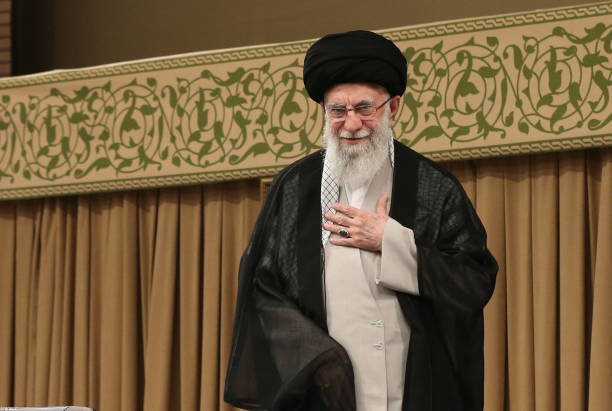 طهران تنفي تقريراً أميركياً: "خامنئي لم يغير موقفه"
