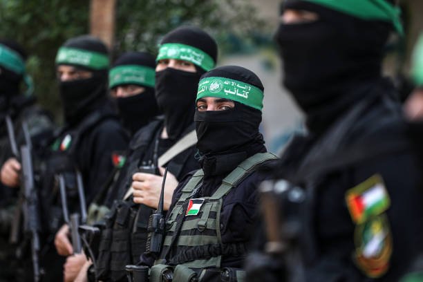حماس تشترط إطلاق الأسرى مقابل وقف الحرب في غزة