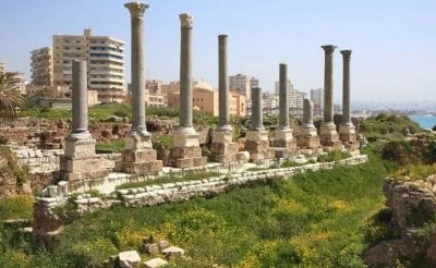 انتهاك مستمر لمنطقة مصنفة طبيعية وأثرية... وزارة الدفاع تواصل تغطية المستثمر!