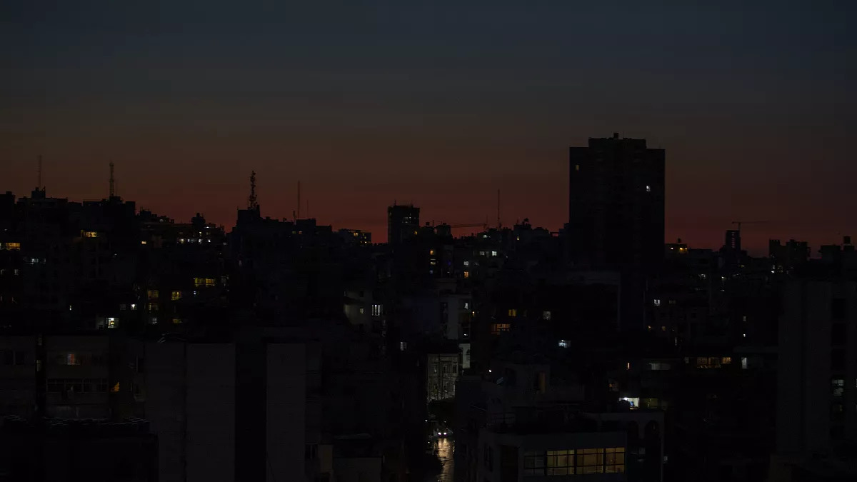لبنان يغرق في الظلام... انقطاع تام للكهرباء!