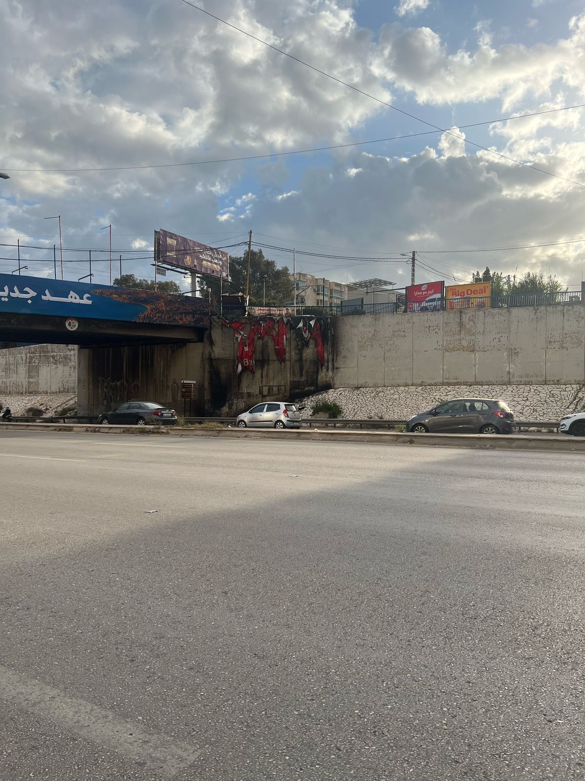 "بلا مخ" أو مدسوس... ماذا حصل على طريق المطار؟