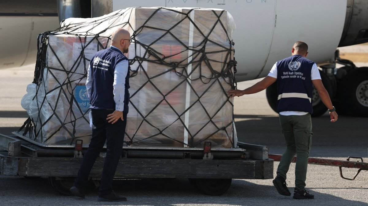 40 طنًّا من الإمدادات الطبية إلى لبنان