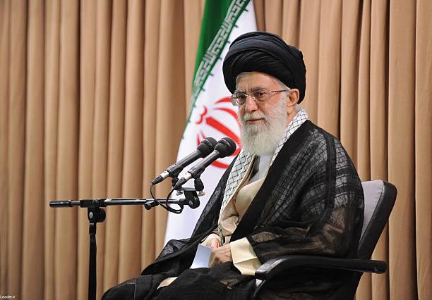 الخامنئي يحذّر من الرهان على المحادثات مع واشنطن
