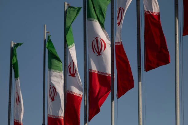 بعد أن لوّحت بطرد مفتشي "الطاقة الذرية"... طهران تستقبل غروسي!