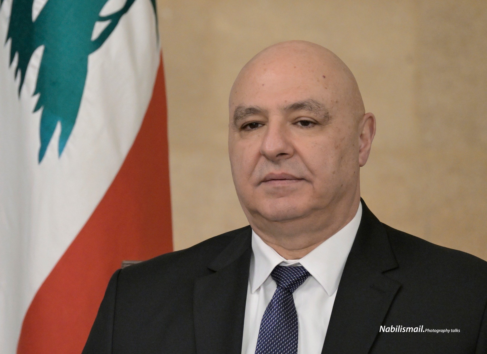  عون: الجيش اللبناني يكرس قسمه بدمائه لحماية لبنان
