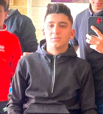 "3 دقائق وسأتصل بك" ثم اختفى... غموض يلفّ مصير ابن الـ15 عامًا والأم تناشد!
  "3 دقائق وسأتصل بك" ثم اختفى... غموض يلفّ مصير ابن الـ15 عامًا والأم تناشد!