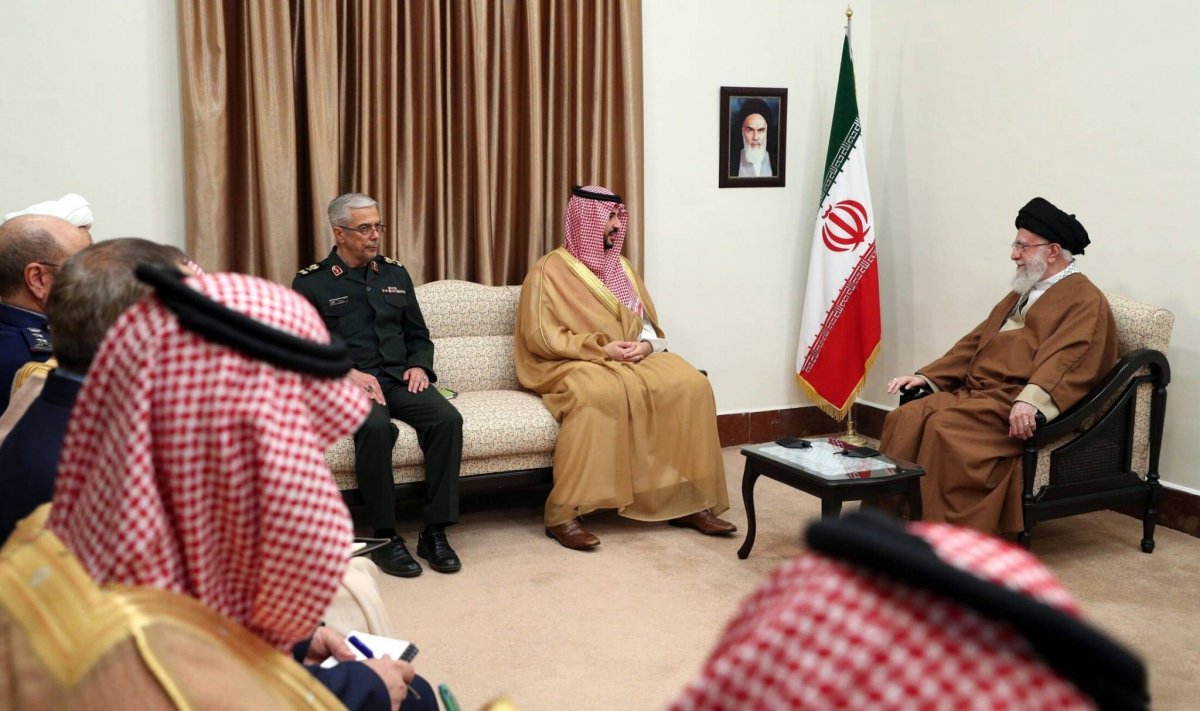 بعد الرسالة الملكية... خامنئي: علاقتنا بالسعودية لها خصوم