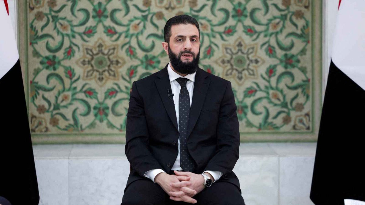 "معظم أسلحتنا روسية"... الشرع: أي فوضى في سوريا ستهدد العالم بأسره!