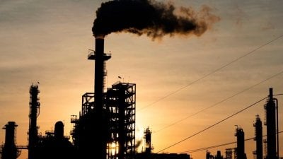 أسعار النفط مرشحة للانخفاض بنسبة 15.5% في الـ2025 