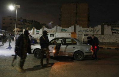دمشق تُفاجئ الفصائل: اعتقال قياديين فلسطينيين لأول مرة