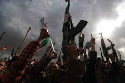 انخفاض اطلاق الصواريخ الحوثية... ومقتل قيادي بغارة أميركية