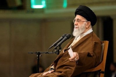 بعد كارثة انفجار بندر عباس... أول تعليق من خامنئي
