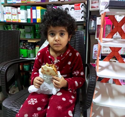 طفلة ضائعة في طرابلس... ونداء "إنساني" للعثور على ذويها!
