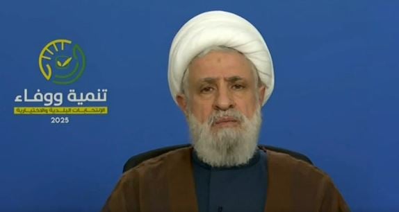 "تستهدفون مكونًا أساسيًا"... قاسم ينتقد تأخير إعادة الإعمار
