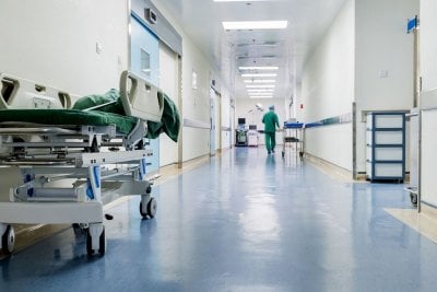 اعتداء على طبيب مصري بسبب وفاة مريضة!