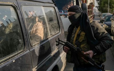 شحنة سلاح في حافلة من لبنان إلى القصير... والأمن السوري يحقق