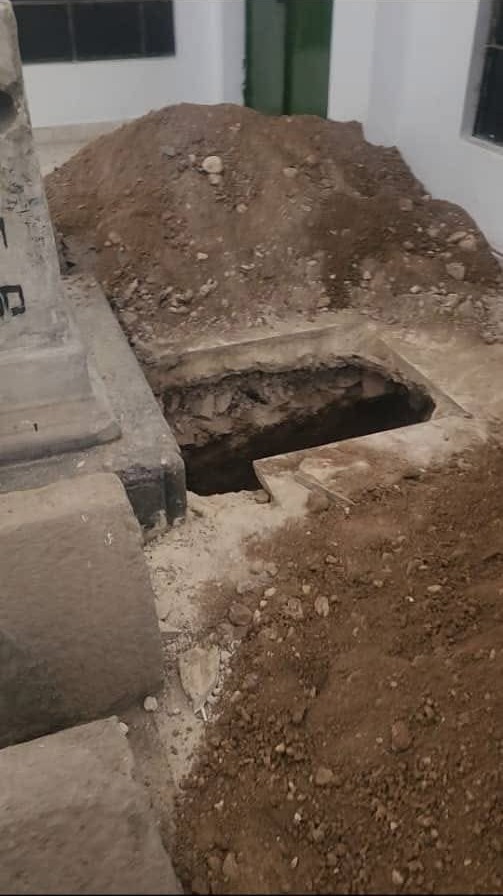 "دوافع غريبة"... مجهولون يحفرون حفرة بقبر حاخام في دمشق