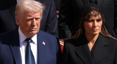 ترامب يثير الاستياء بسلوكه الغريب في وداع البابا فرانسيس (فيديو)