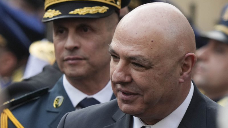 في عيدهم... عون يشيد بـ"وفاء" العمّال