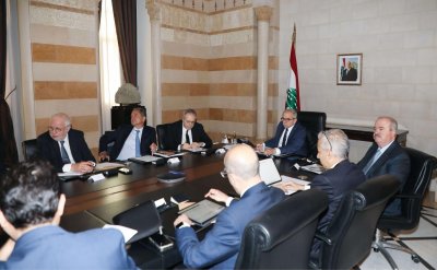 بشأن تقرير أجراه 