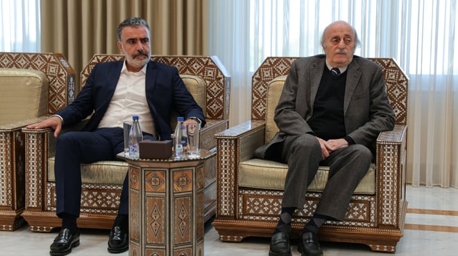 وعده بزيارة قريبة إلى كردستان... جنبلاط يطلع البرزاني على نتائج لقائه في دمشق