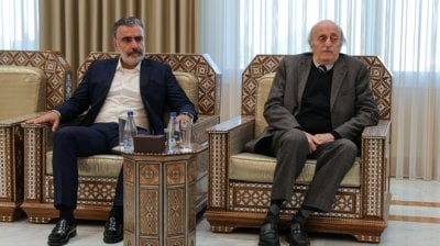 وعده بزيارة قريبة إلى كردستان... جنبلاط يطلع البرزاني على نتائج لقائه في دمشق
