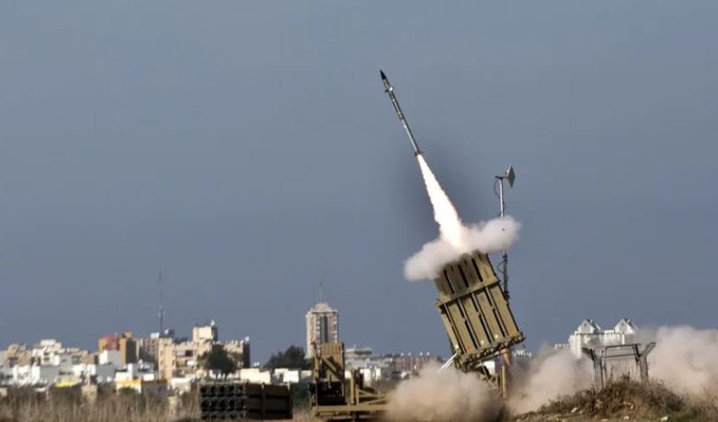 فوق القدس... إسرائيل تعترض صاروخاً من اليمن