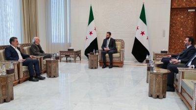 جنبلاط من دمشق: لا حماية دولية للدروز والسلاح يجب أن يكون بيد الدولة