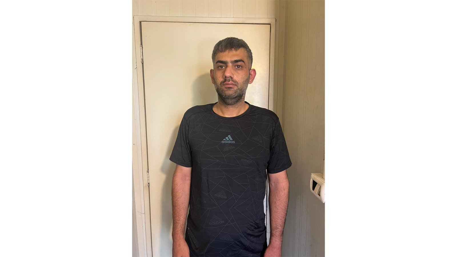 صورة من داخل متجر تُطيح بمروّج عملة مزيفة في الحمرا!