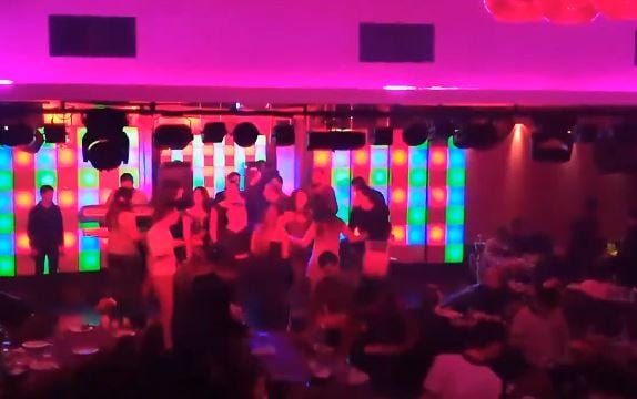 جريمة ملهى دمشق تابع... مقتل راقصة واعتقال العسكريين المتورطين (فيديو)