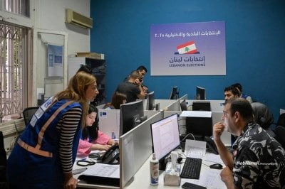 الأحزاب تخفّت وراء العائلات... والسلطة على الحياد

