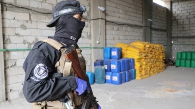 بالتزامن مع إعلان الجيش اللبناني... سوريا تعلن ضبط معمل للكبتاغون في حمص