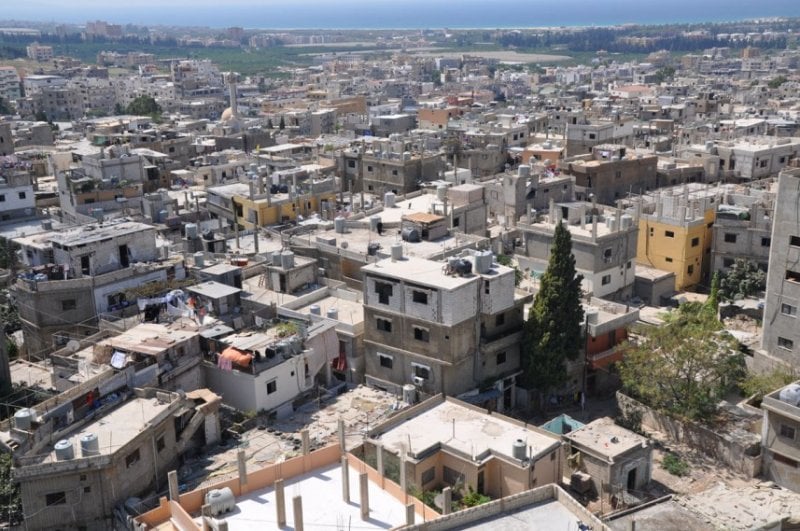 السلاح الفلسطيني أمام لحظة حاسمة... وعين الحلوة في "عين العاصفة"!