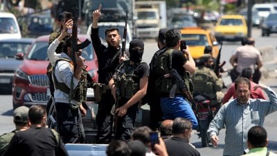 اشتباكات تُشعل السويداء فجراً... وتحليق إسرائيلي يثير التساؤلات