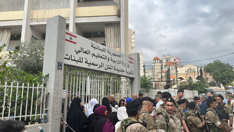توقف العمل في أكثر من قلم ... وتدافع مع اقتراب اقفال الصناديق !
