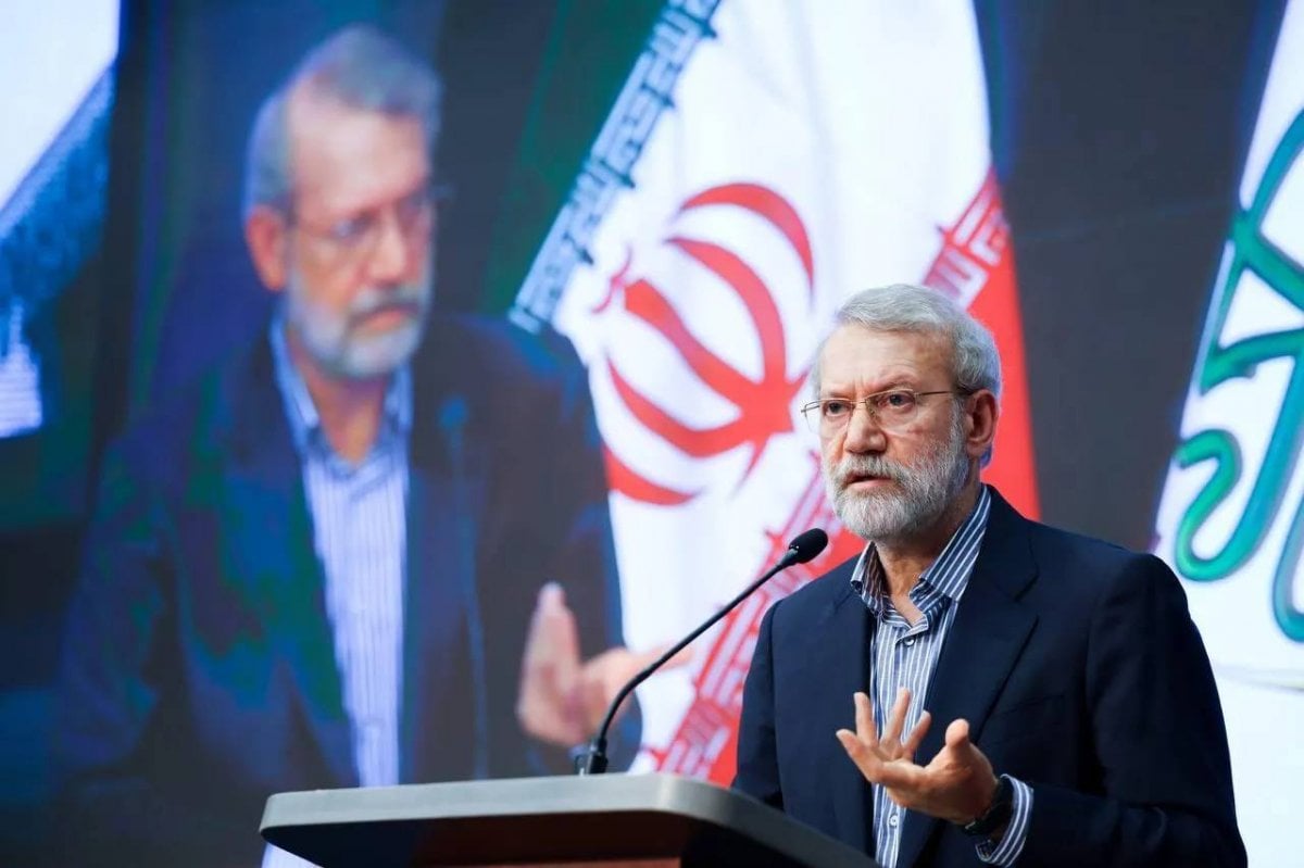 "مواقف متضاربة"... لاريجاني يعلق على محادثات طهران وواشنطن