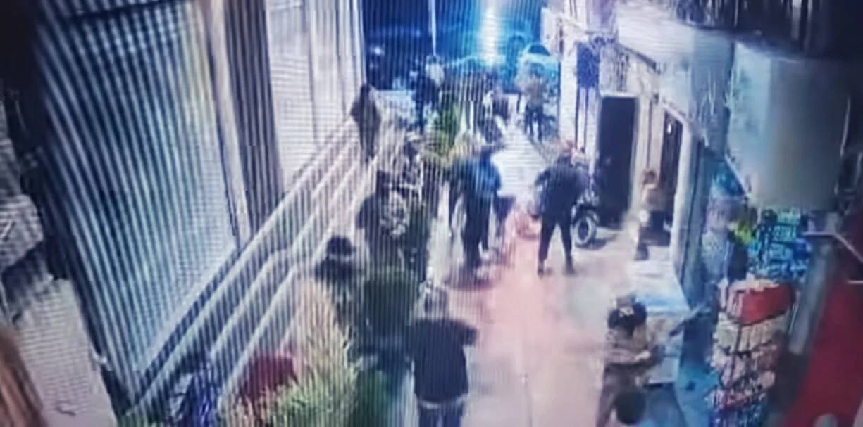 اعتداءٌ مسلّح على مطعم في دمشق... تسجيلاتٌ توثّق لحظات الرعب! (فيديو)